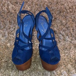 Stunning Wedge platform